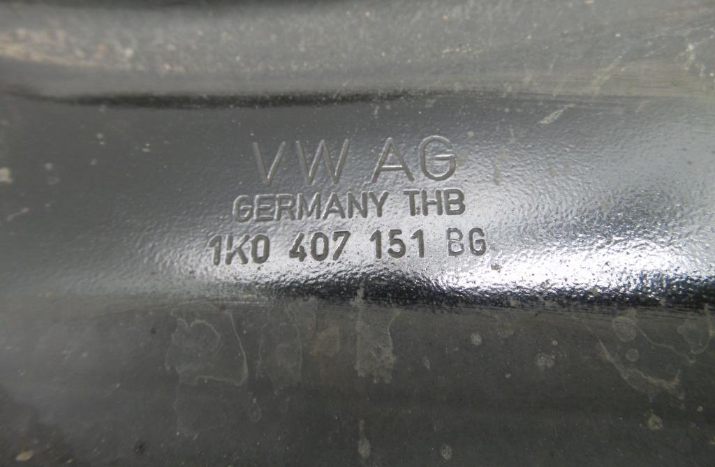 Skoda Yeti T03 Style 1,2TSi 81KW Querlenker vorn links 1K0407151BG Original!